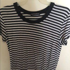 Black n white t-shirt brandy Melville